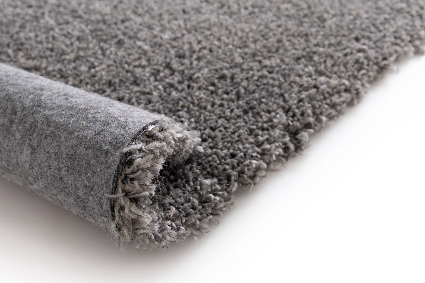 tapis poils longs - cloud. Vue 5 du tapis montrant des détails matière.#couleur_anthracite