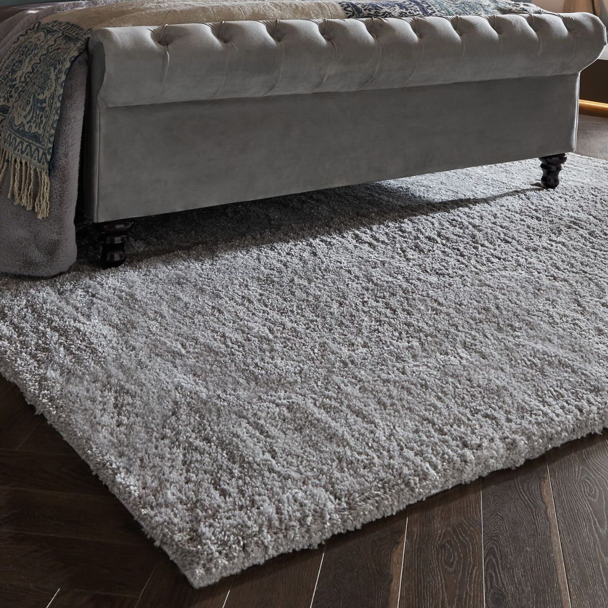 tapis shaggy gris clair salon bonnemaniere